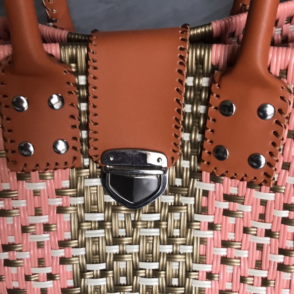 New Womenโs Hand-Made Spa/Resort Hand Bag - Picture 4 of 12